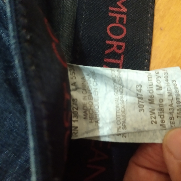 Lee Women's Plus Size Jeans - Picture 3 of 4